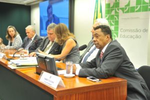 Damião-Feliciano eleito membro da Comissãpo de Educação