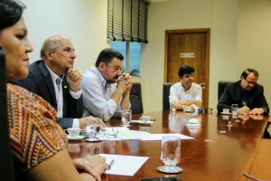 Coordenada por Zeca Viana, Frente Parlamentar combate corte no orçamento do Indea