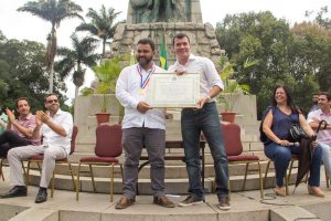 Everton Gomes recebe Conjunto de Medalhas Pedro Ernesto