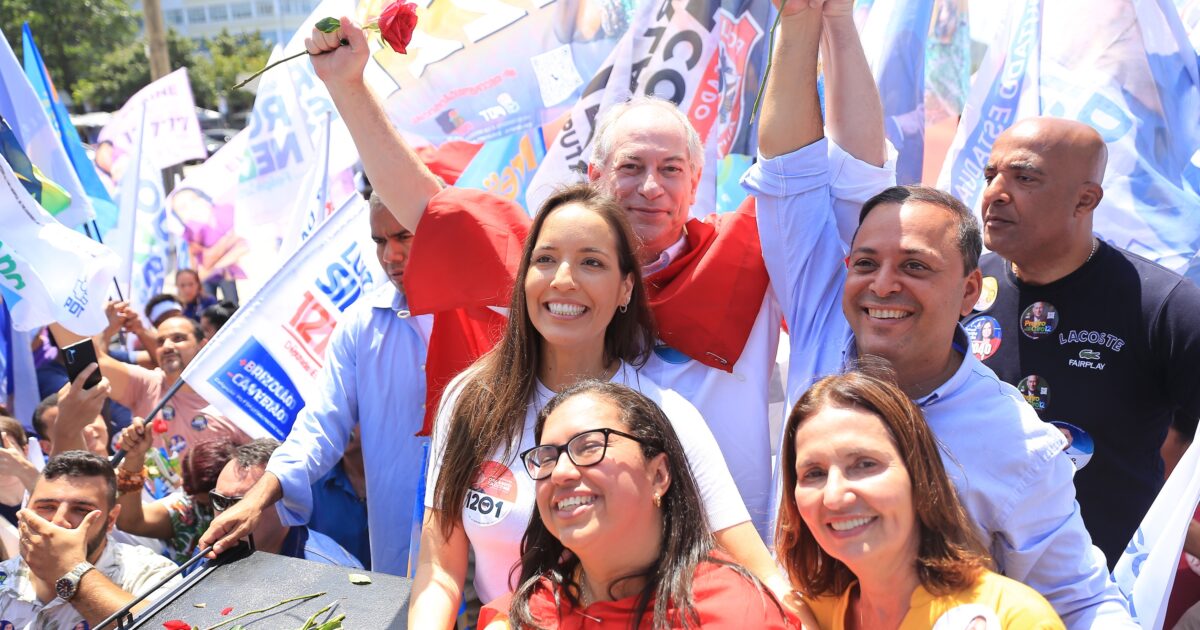 25.09 - Rodrigo Neves e Ciro Gomes - Orla de Copacabana - Crédito Alex Ramos 1