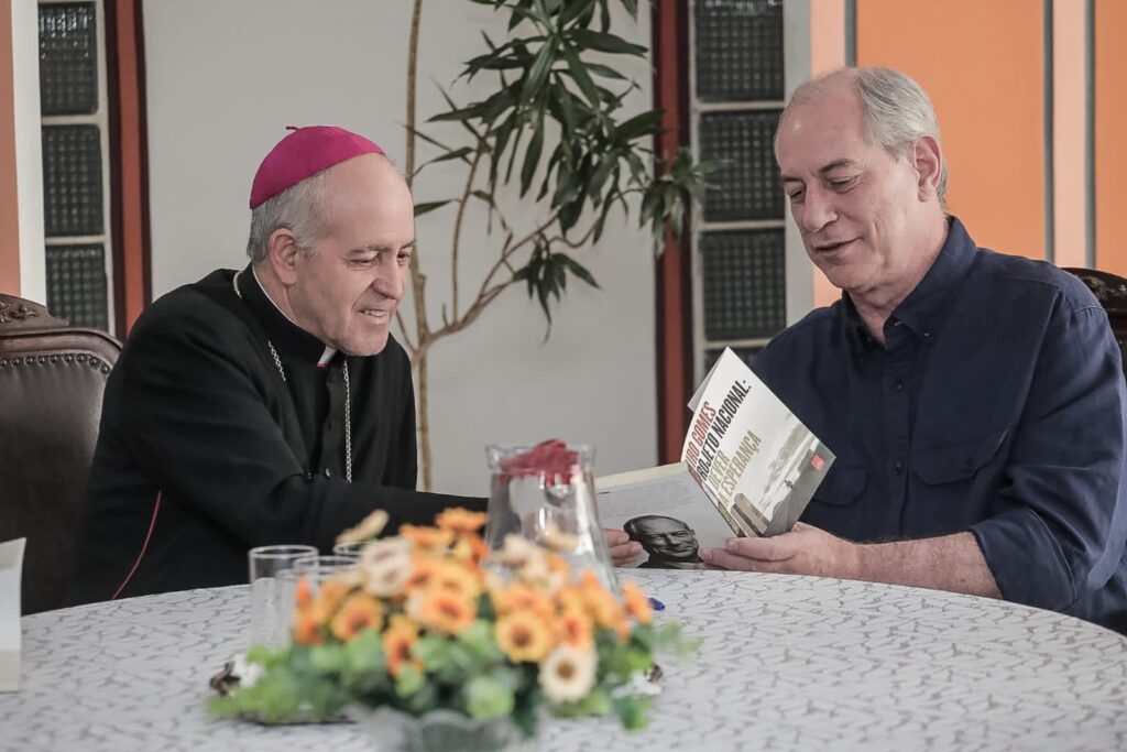 No 7 de Setembro, Ciro Gomes se reúne com Arcebispo de Mariana e fala de fé, esperança e democracia