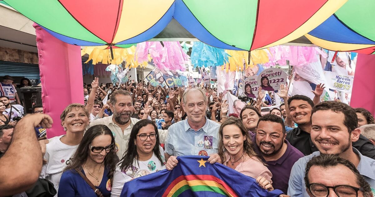 Ciro é recebido com entusiasmo por militantes e apoiadores no Recife