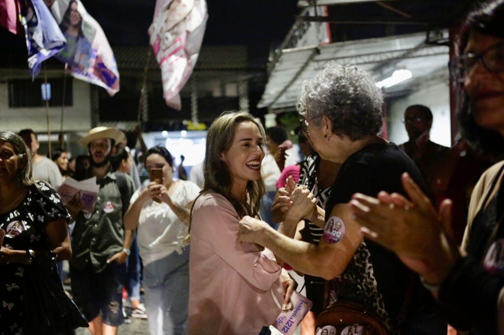 Isabella de Roldão intensifica caminhadas pelos bairros do Recife para ouvir as demandas da população
